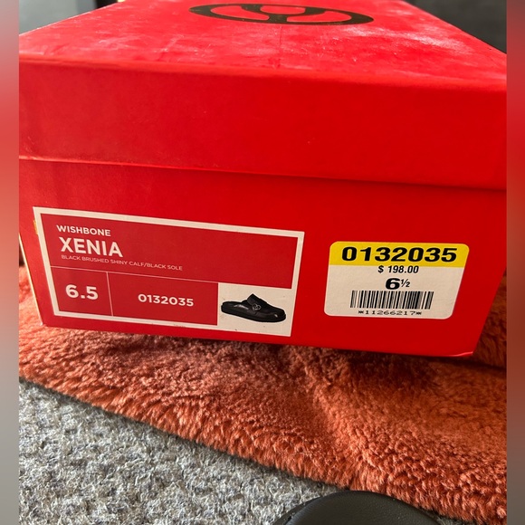 Wishbone Xenia black Leather Slides. Size 6.5 new in the box. - Picture 4 of 6